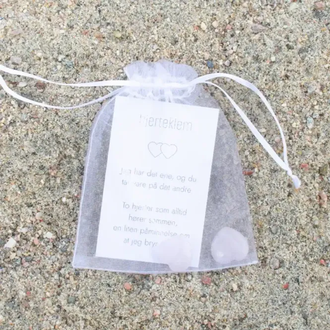 Hovedbilde To rosa hjerteklemmer